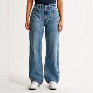 NWT Abercrombie Curve Love High Rise Loose Jean in medium size 25